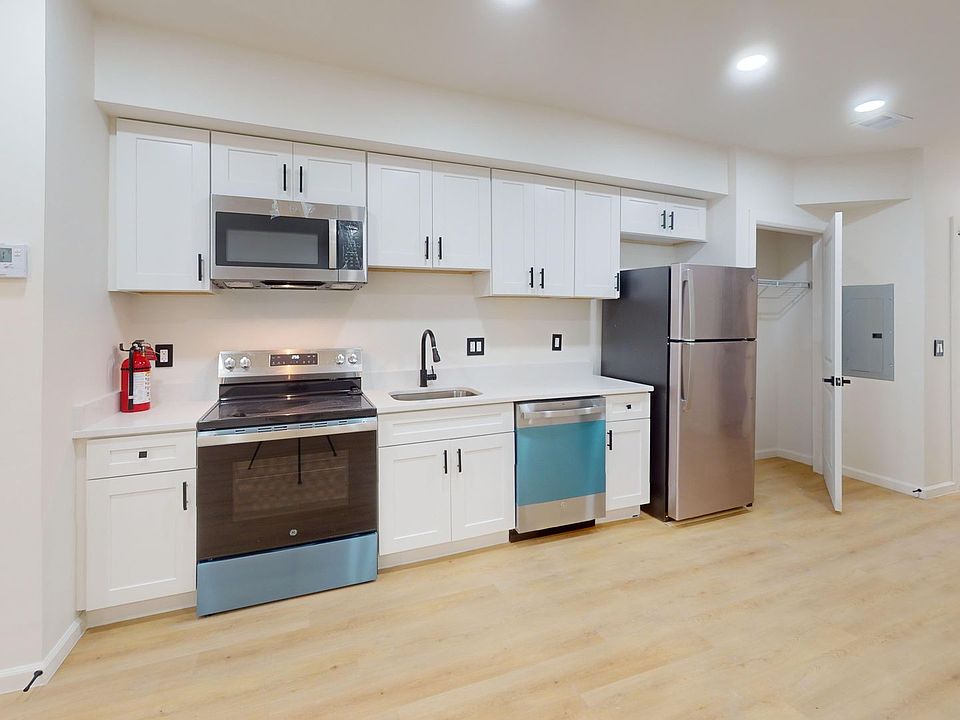 1st image of 1318 Holbrook St NE APT 1
