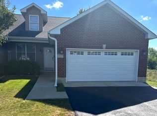 3727 Green Tree Ln, Dekalb, IL 60115