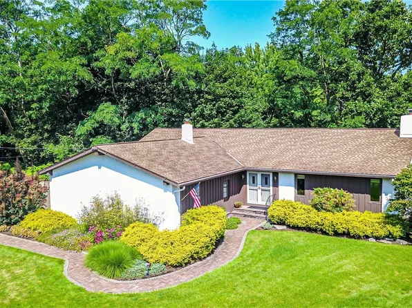 10589 Ridgewater Dr, Painesville, OH 44077