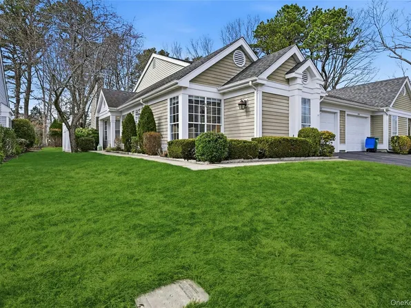 233 Glen Drive #233, Ridge, NY 11961