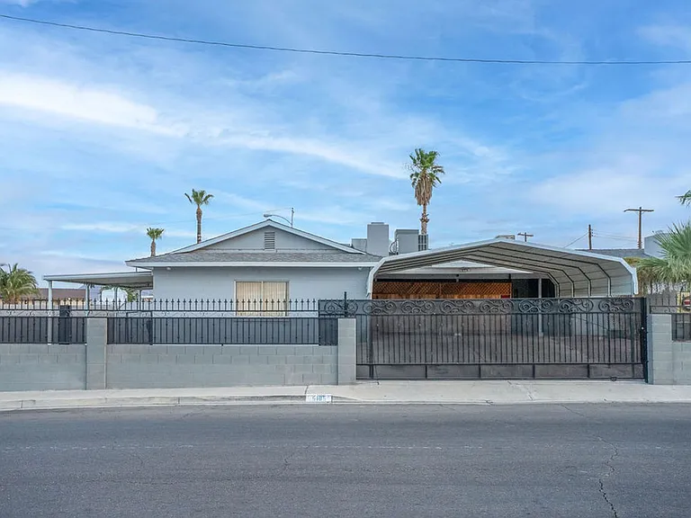 5185 Sun Valley Dr — Photo 1