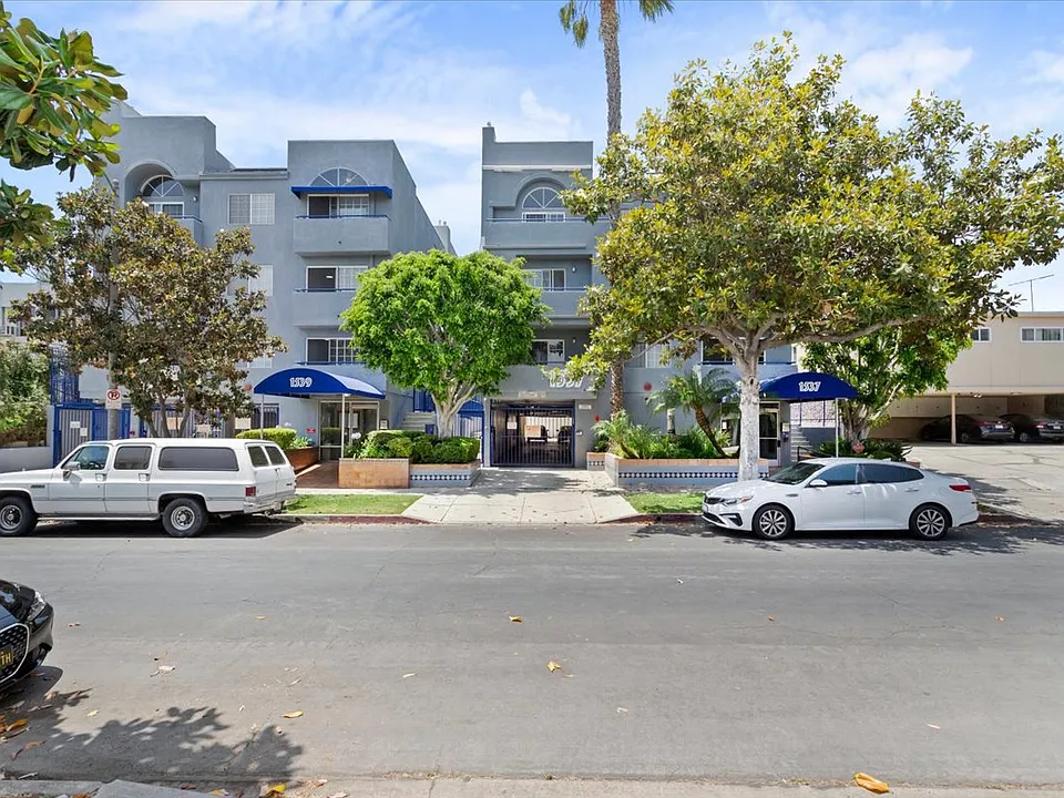 1537 S Shenandoah St #203