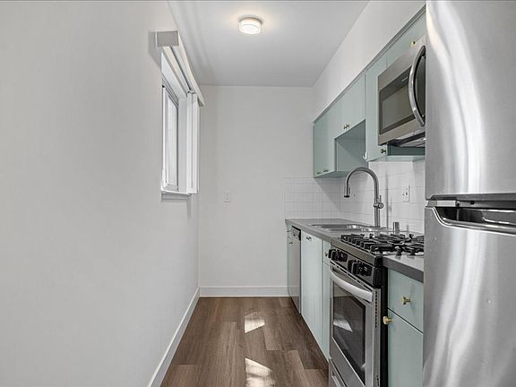 5th image of 2736 Pomeroy Ave APT 209