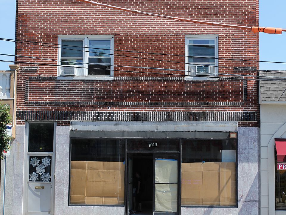1st image of 906 Hempstead Tpke