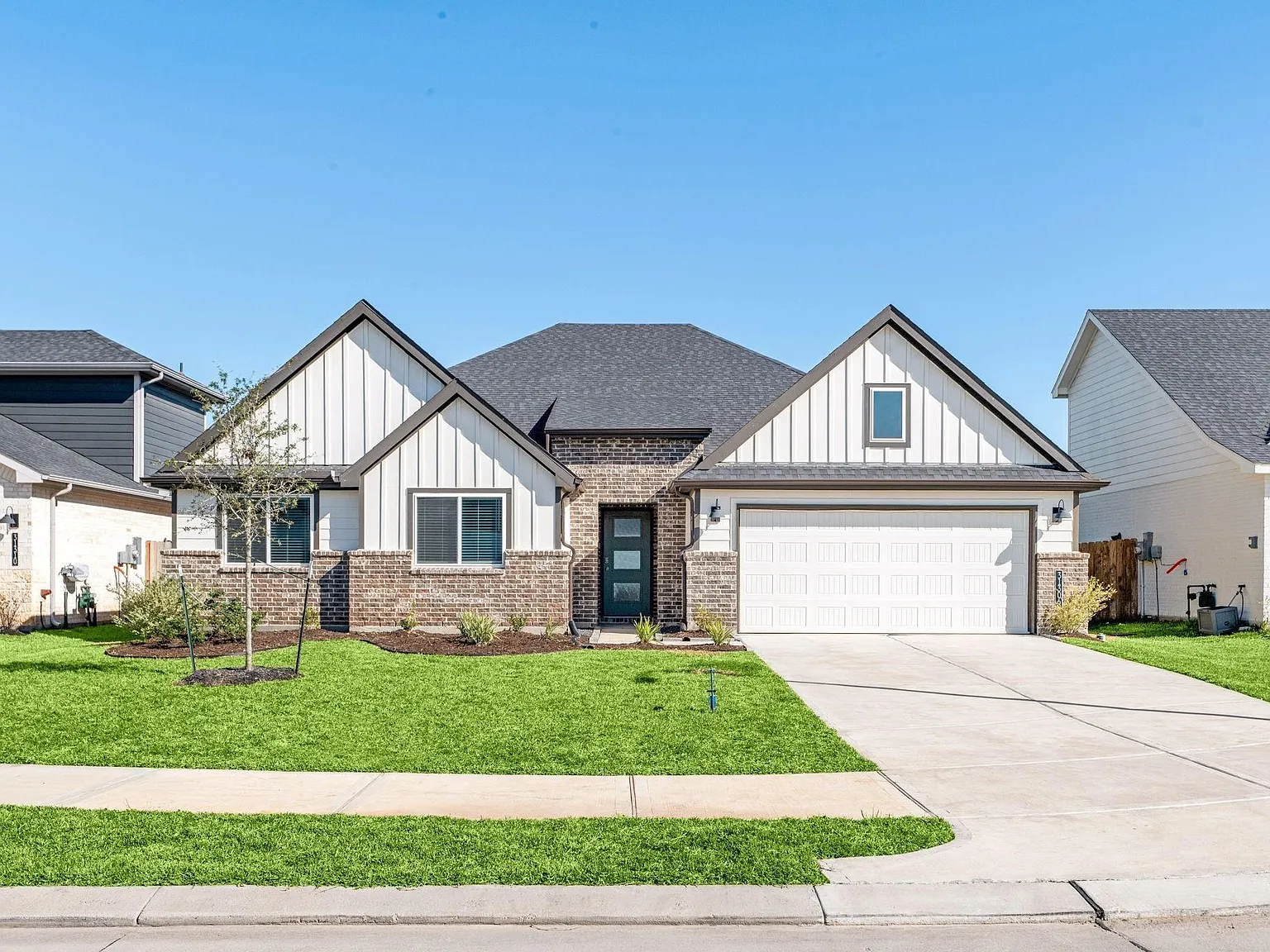 5 bed, 3.0 bath, 2632 sqft, $2,799 — Photo 1