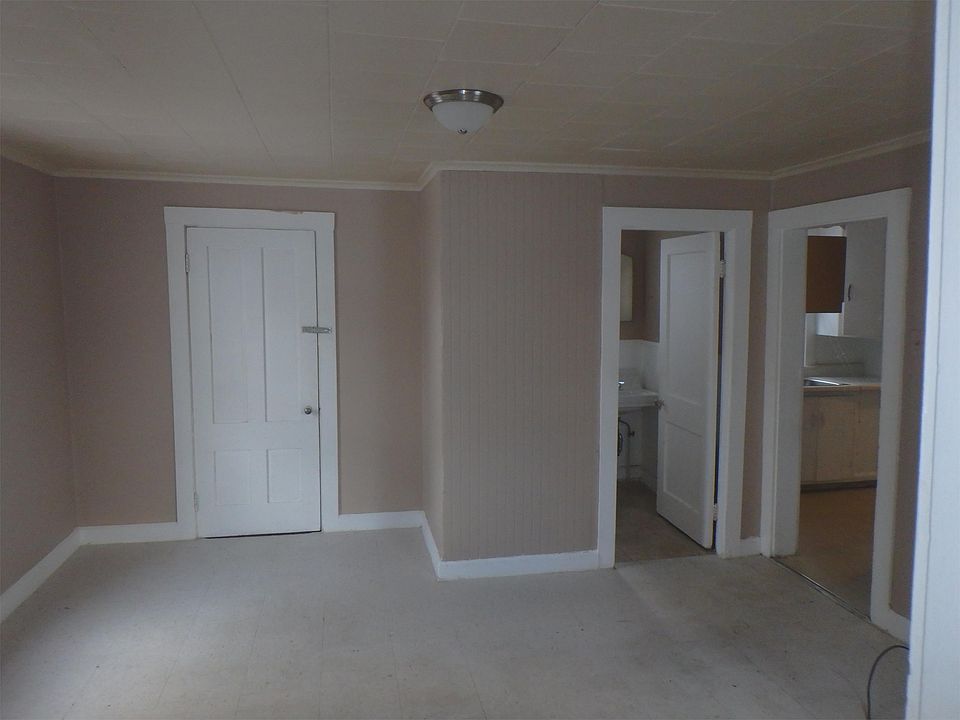 2nd image of 34 College St APT 6