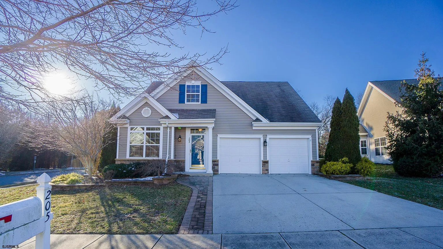 205 Lily Rd photo 1