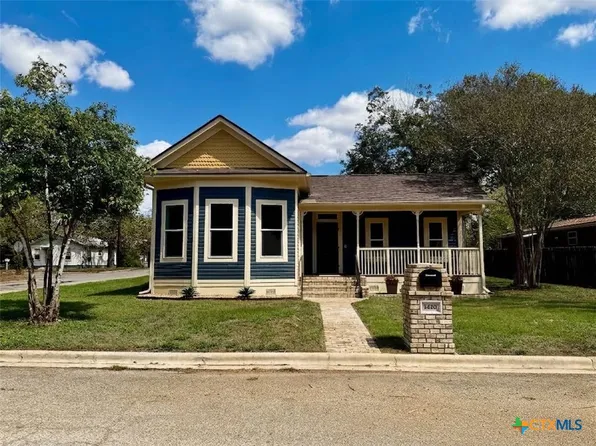 1430 N Hamilton St, Gonzales, TX 78629