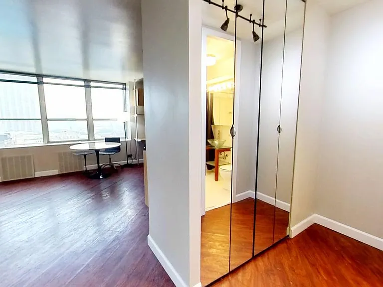 655 W Irving Park Rd #1209 — Photo 8