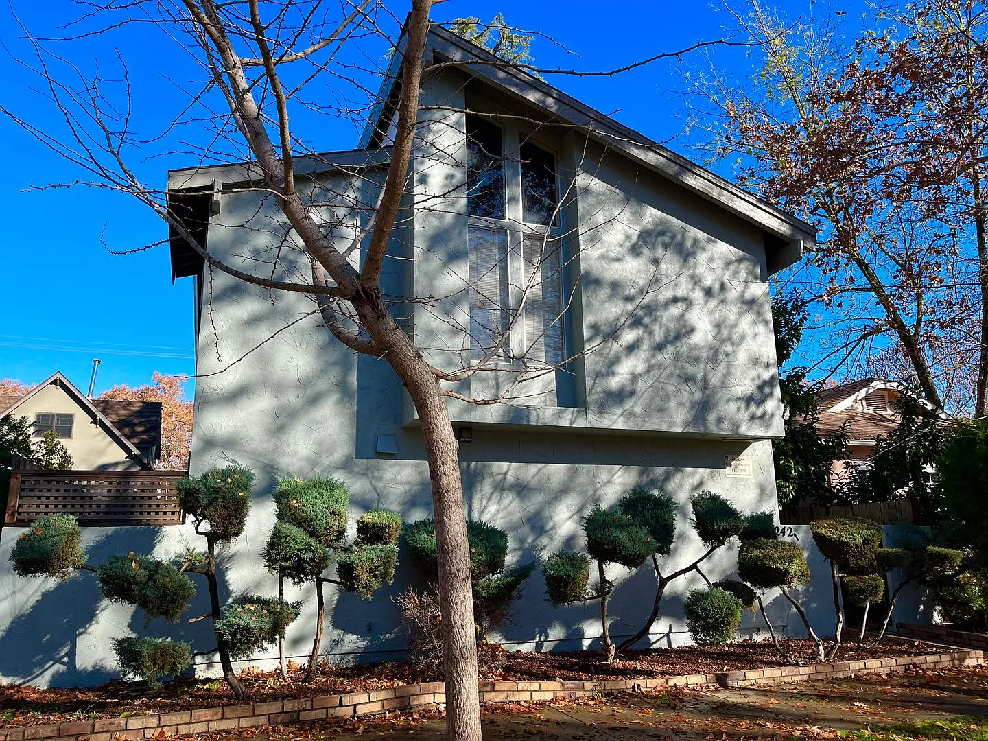 2421 E Street — Photo 1