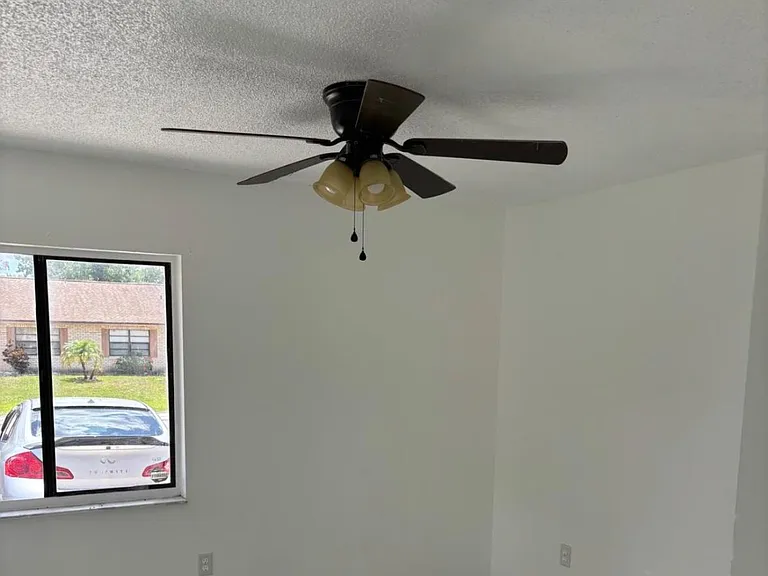 658 Royalty Ct — Photo 17