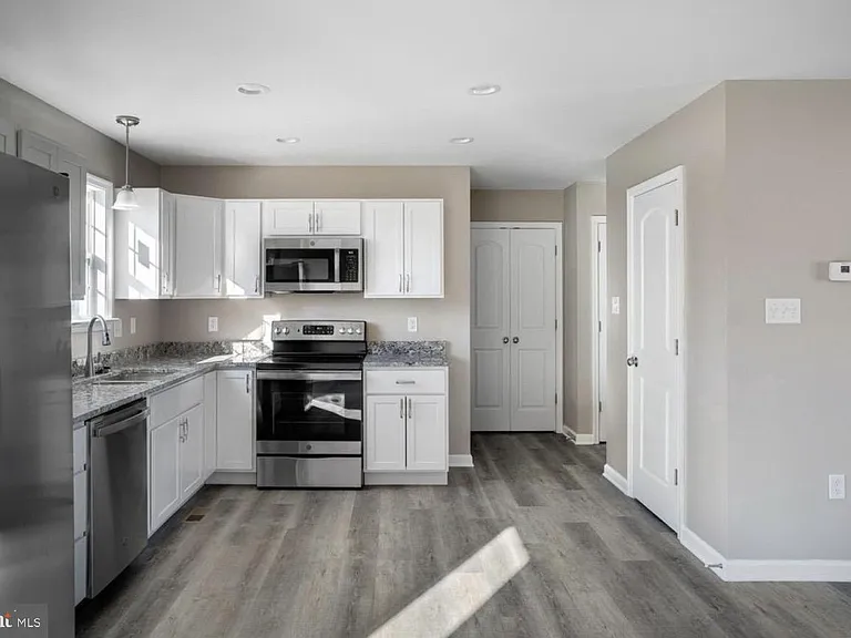 166 Acton Pl — Photo 3
