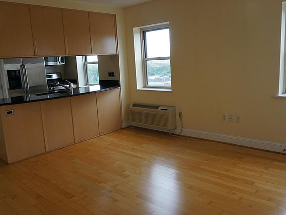 4th image of 70 S Munn Ave APT 1011