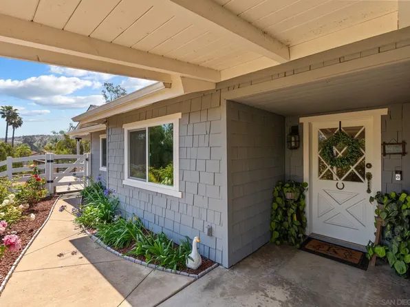 235 Walnut Hills Dr, San Marcos, CA 92078