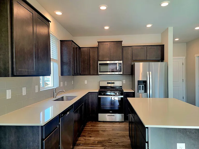 6685 Langley Ave NE — Photo 3