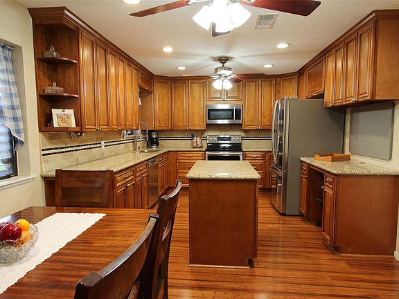 5th image of 1704 Redwood Cir