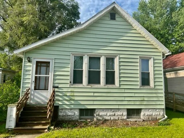 319 3rd St, Manistee, MI 49660
