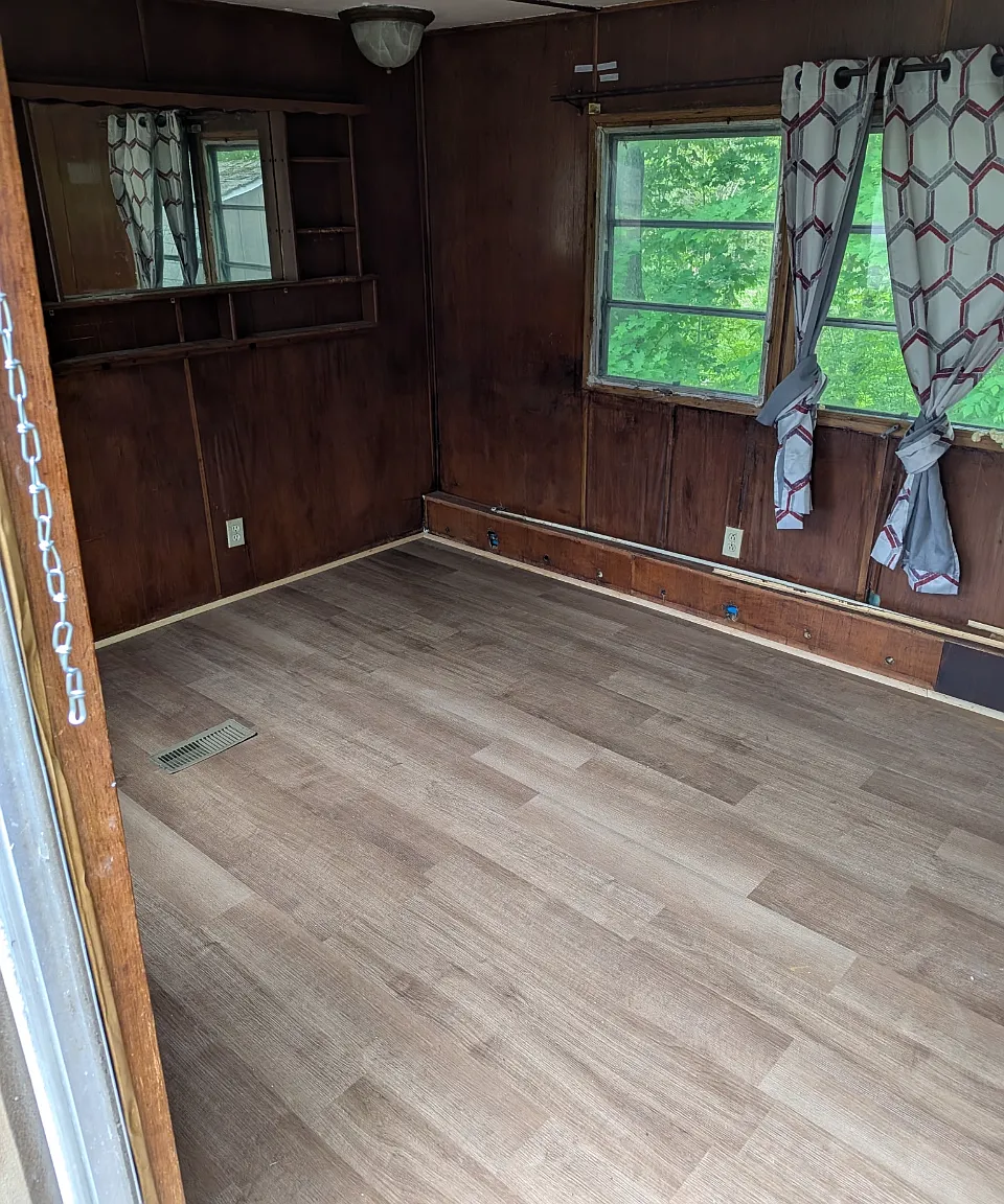 10493 Linndale Ave — Photo 1