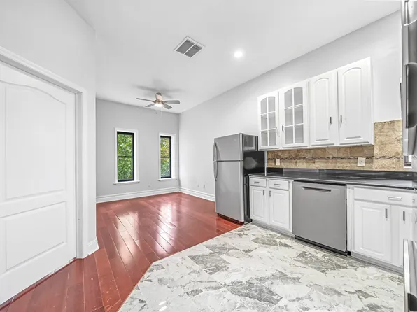 240 Clendenny Avenue image 6 of 40