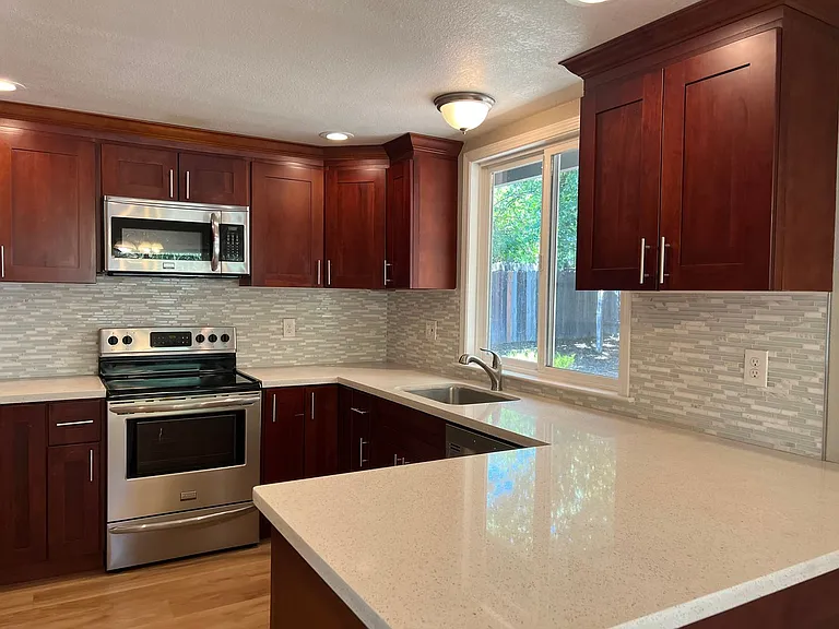 5562 Catalpa Ct — Photo 3