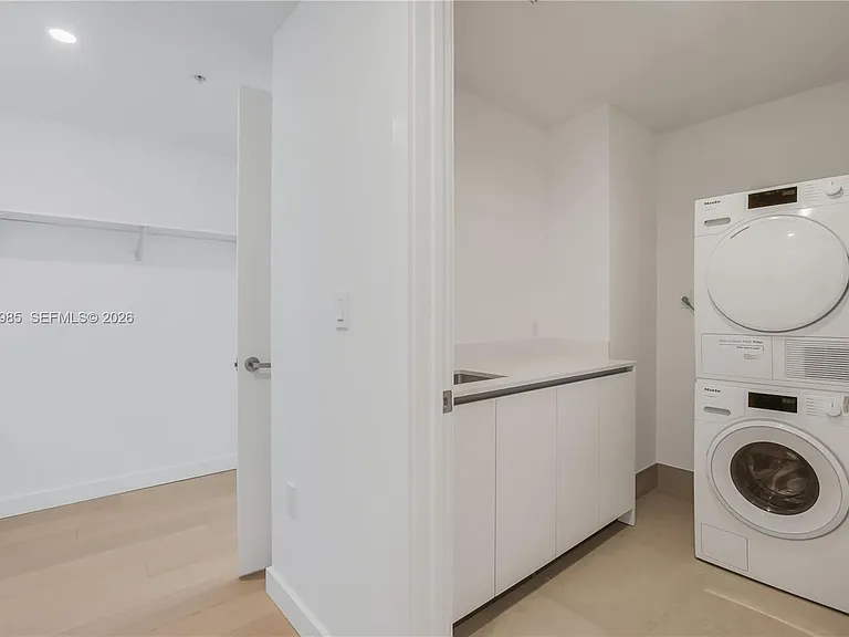 9221 E Bay Harbor Dr #511 — Photo 35