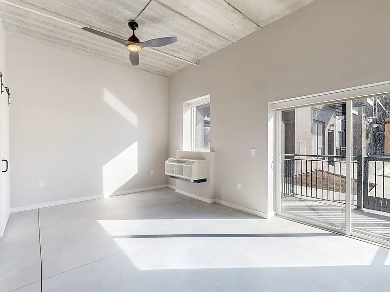 Oriole | Studio