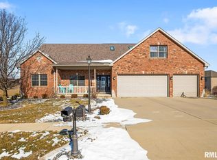 104 Pinehurst Ln, Washington, IL 61571