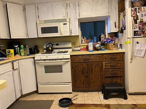 5th image of 104 E 5th St
