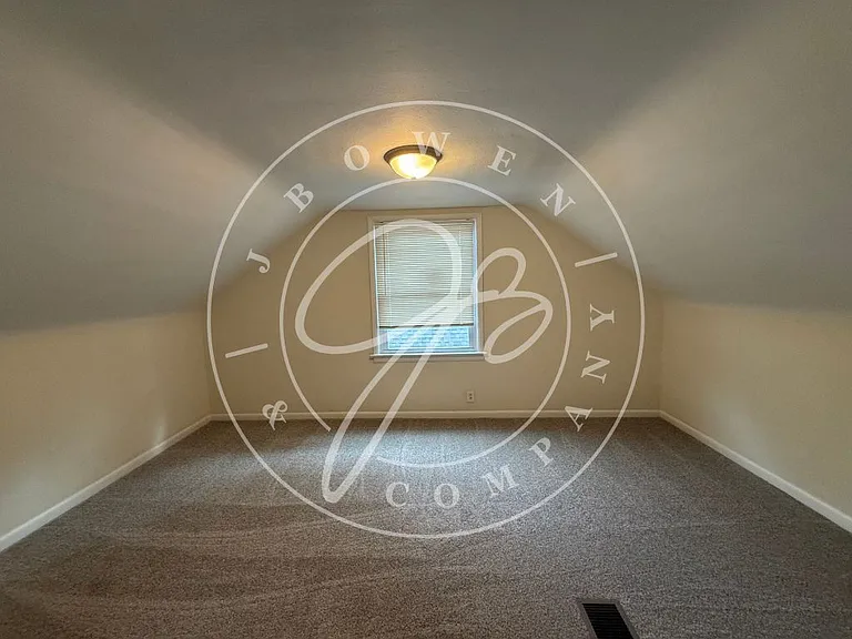 1014 Mackow Dr — Photo 8