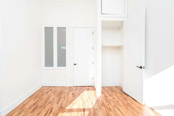 Rented by EXR | media 27