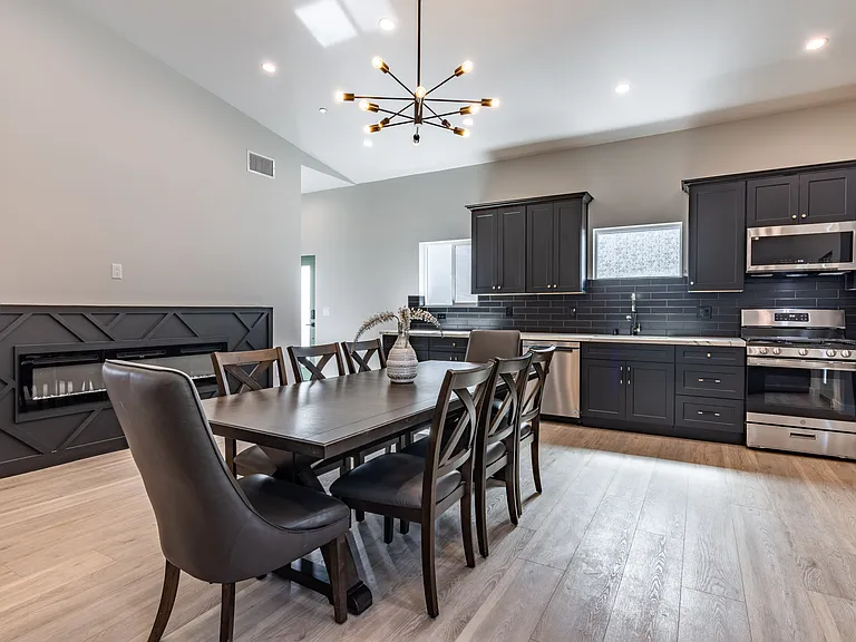 8603 Comanche Ave — Photo 4
