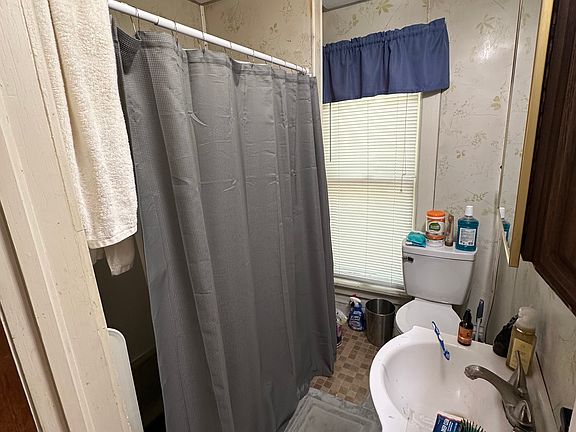 5th image of 1320 W Main St