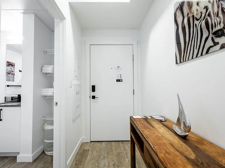 1827 Albert St — Photo 12