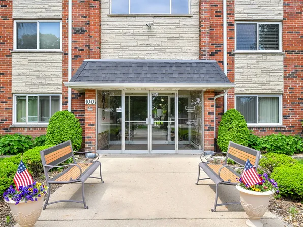 100 W Park Circle Dr APT 1E, Wheaton, IL 60187