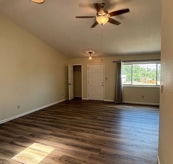 2525 Broadway St — Photo 15