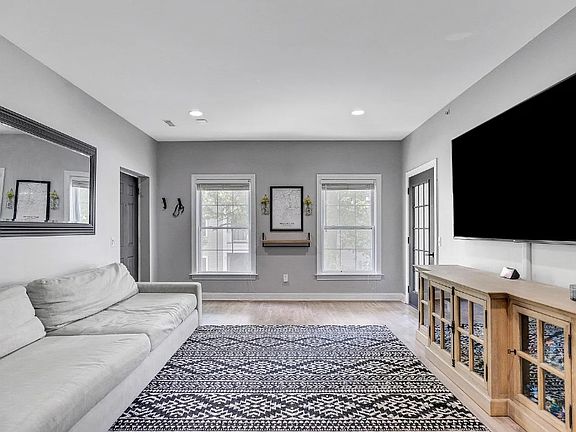 5th image of 1324 W Chester Park #115