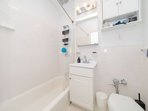 5th image of 344 W 17th St #B
