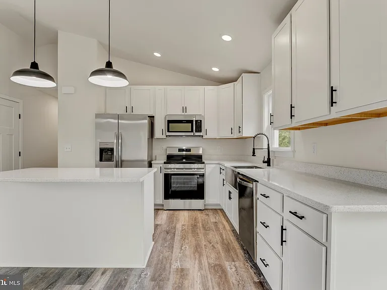 19 Carol St — Photo 11