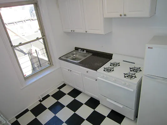 Rented by Concept Real Estate Group | media 27