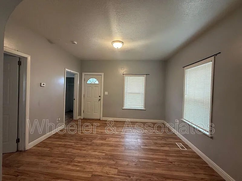 2 bed, 1.0 bath, 1000 sqft, $1,395 — Photo 3