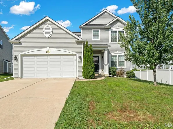 225 Thorn Brook Dr, O'Fallon, MO 63366