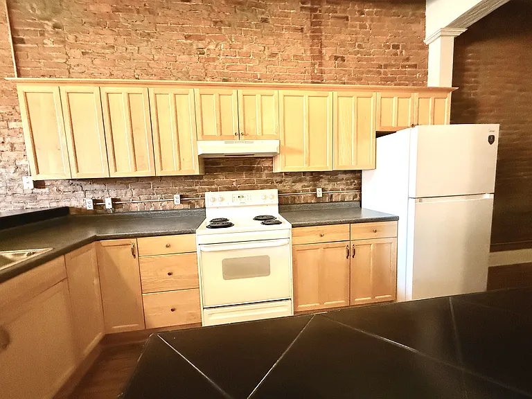 126 W Main St #B — Photo 4