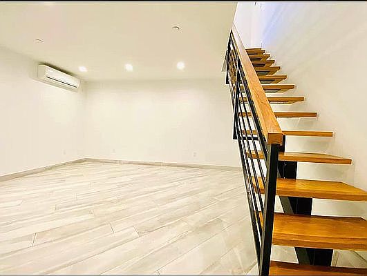 3rd image of 752 Quincy St APT 1A