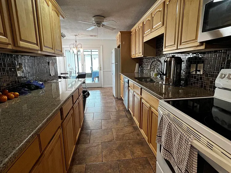 1000 Woodgate Ave — Photo 5
