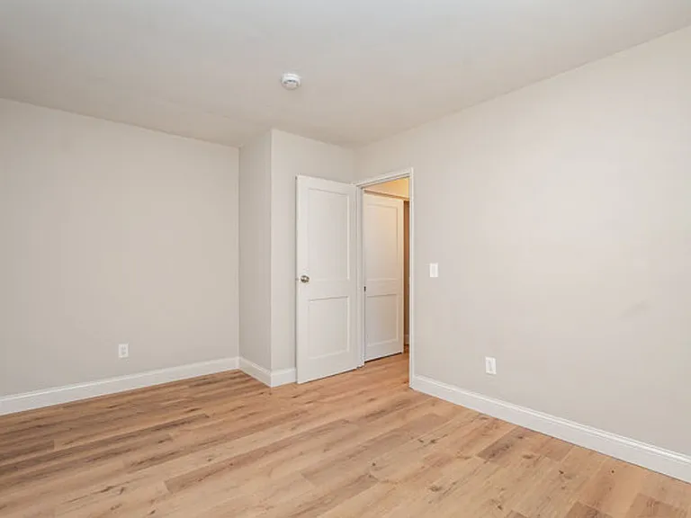 Twin Terrace Apartments — Photo 10
