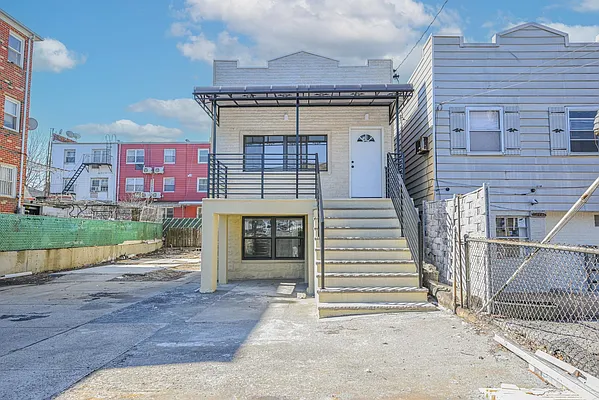 Sold by Remax Real Estate Professionals | media 1