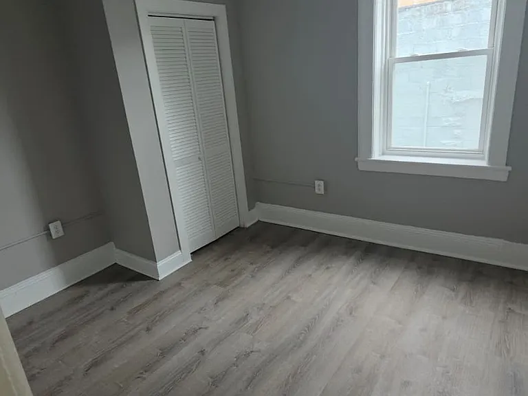 104 Lawrence St #4 — Photo 2