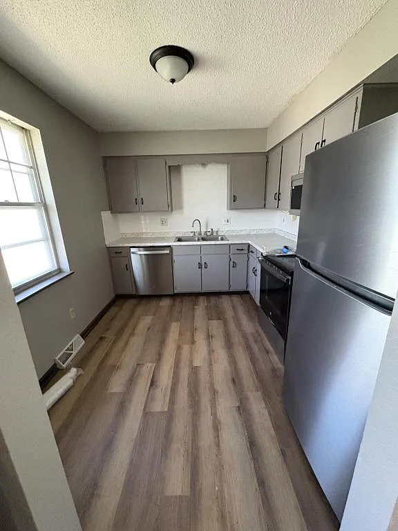339 N Downey Ave — Photo 2
