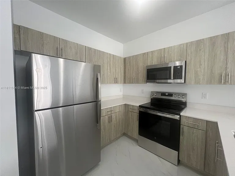 1010 SW 69th Ave #212 — Photo 19