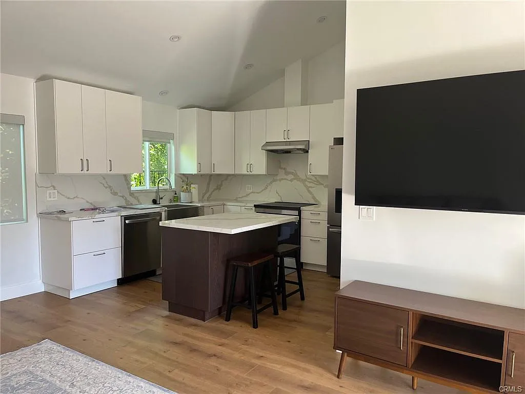 3 bed, 2.5 bath, 1199 sqft, $4,000 — Photo 4